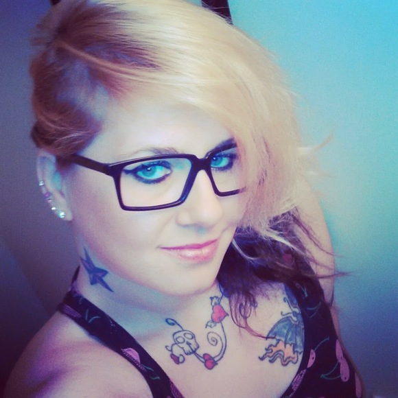 Meet your Posher, Kat - Picture 1 of 1